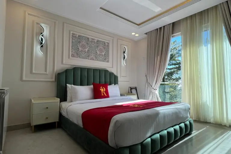 Executive Suite 202