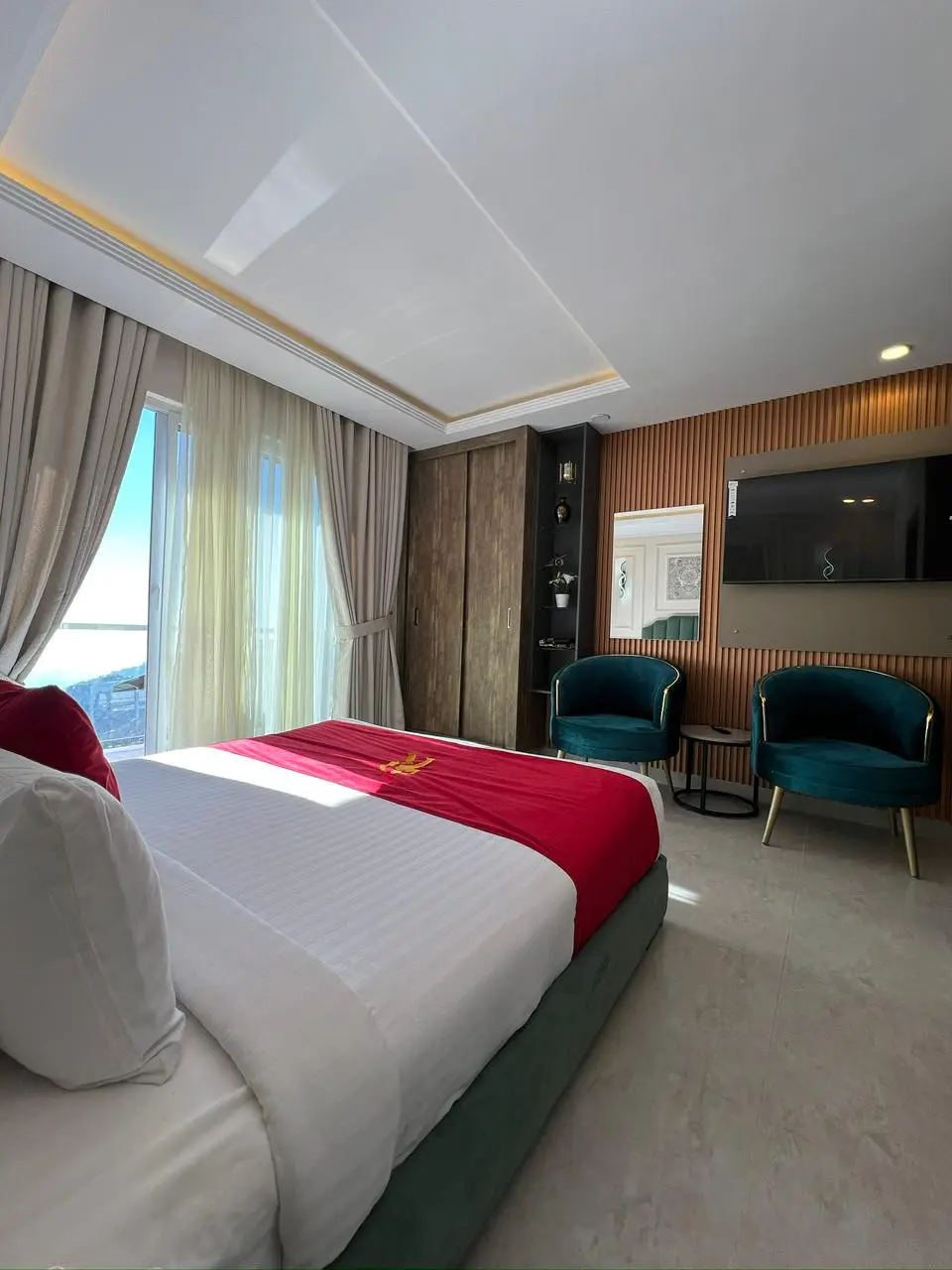 Executive Suite 202
